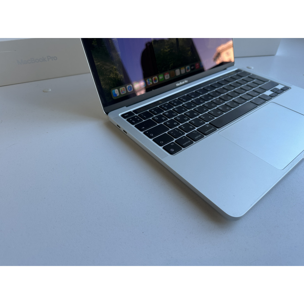 Купить MacBook Pro 13 2020 M1 8Гб/512Гб Серебристый Б/У